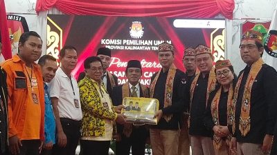 Abdul Razak dan Sri Suwanto Jadi Paslon Pertama Daftar di KPU Kalteng