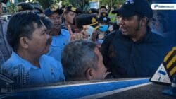 Cat Jalan Biru Disebut Swakelola, Skema Vendor Dipertanyakan