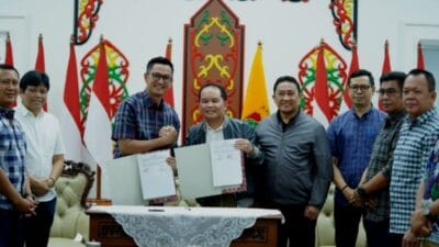 Penandatanganan (MoU) antara Gubernur Kalteng Agustiar Sabran dan Presiden klub Adhyaksa FC. Dok Humas Pemprov