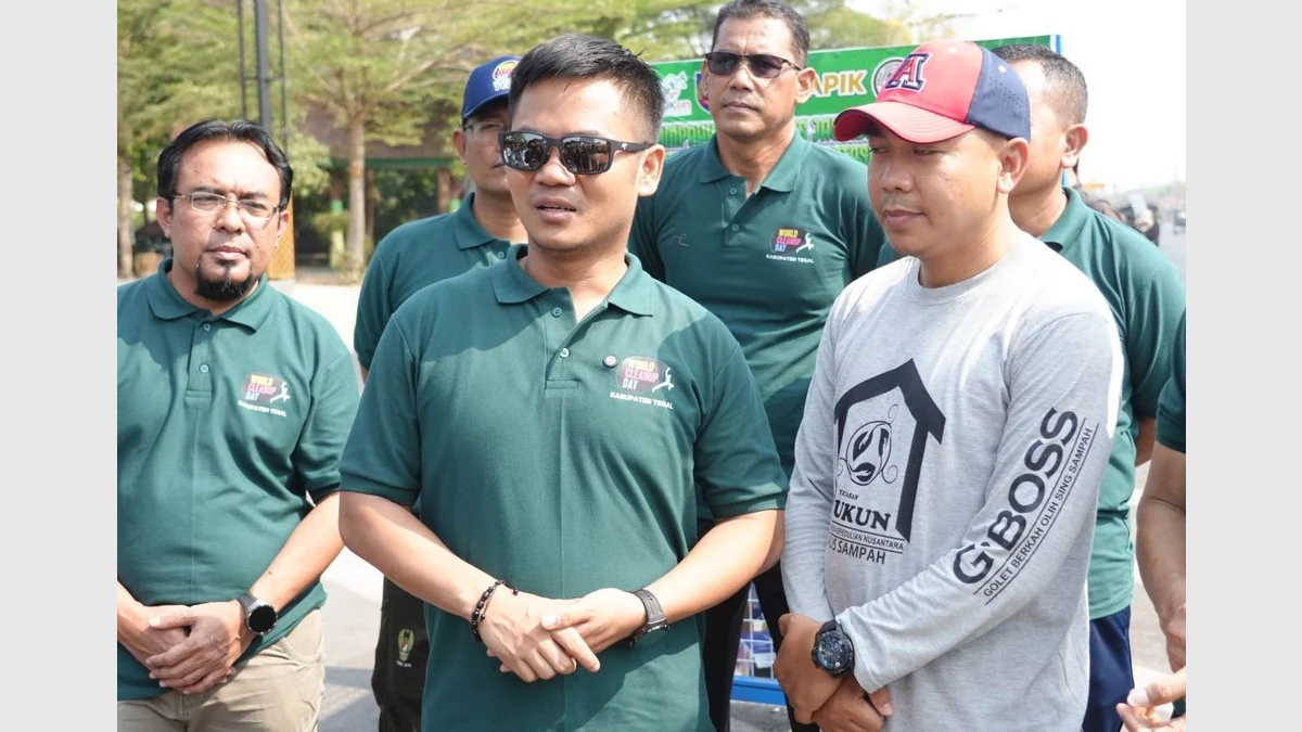 Dokumentasi kegiatan World Clean Up Day Kabupaten Tegal pada 25 September 2026 yang mengangkat pemilahan sampah.