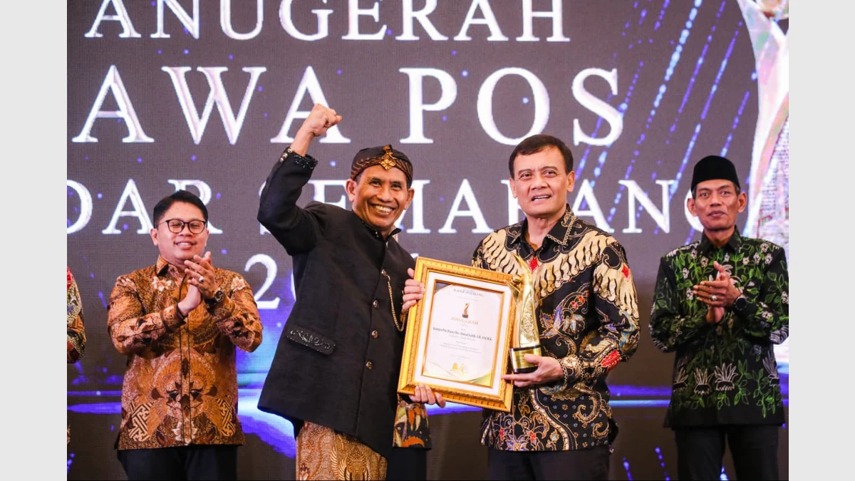 Ahmad Luthfi menghadiri acara penghargaan di Semarang pada 25 September 2026, terkait program Sekolah Kemitraan.