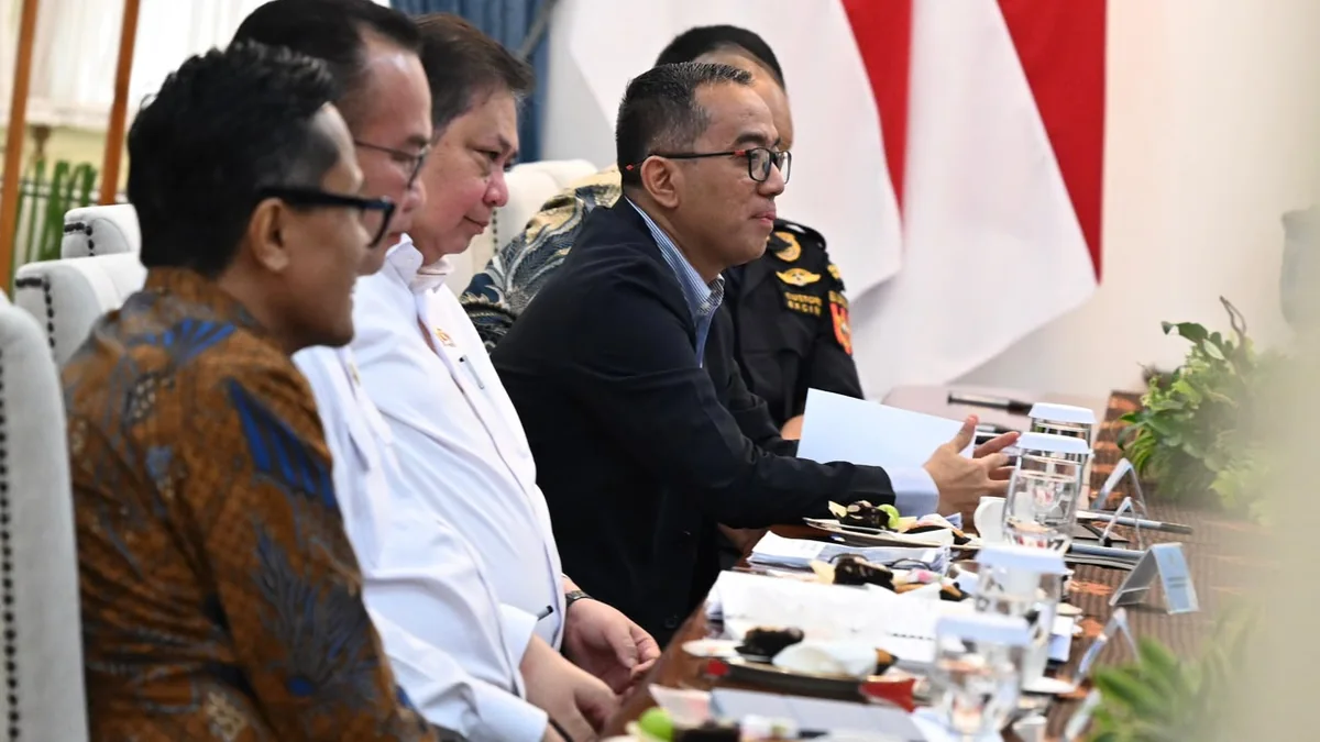 Rapat penguatan industri tekstil nasional di Istana Kepresidenan Jakarta