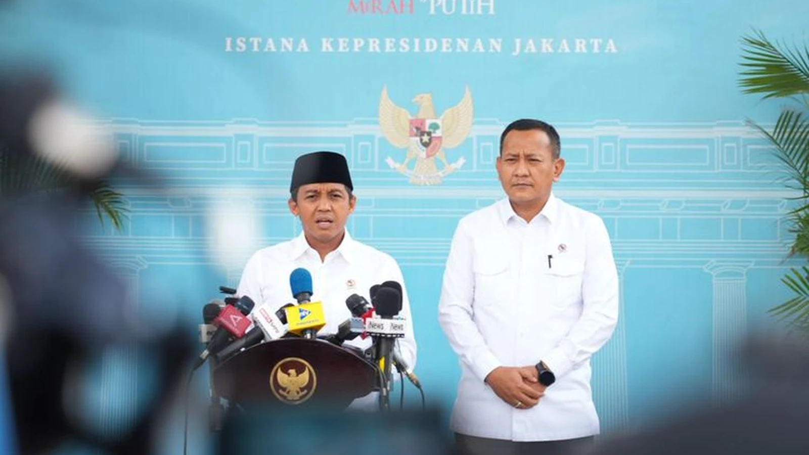 Menteri Kehutanan Raja Juli Antoni menyampaikan keterangan pers mengenai sanksi perusahaan terkait karhutla, 21 Oktober 2026.